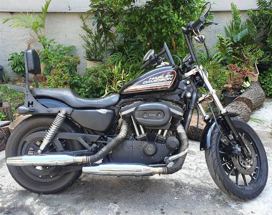 HARLEY-DAVIDSON SPORTSTER XL 883 R 